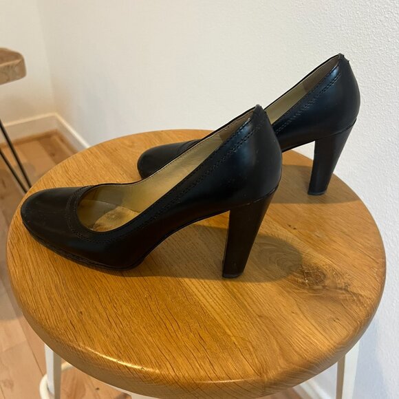 Michael Kors Round Toe Black Leather Pumps Size 7 - Picture 5 of 9